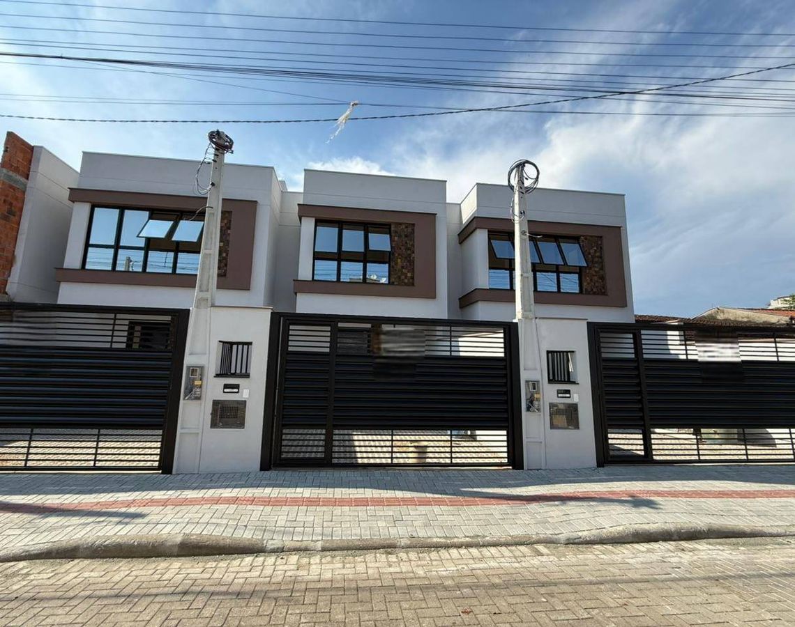 Sobrado Alto Padrão - 2 suítes - 83,6m² - Balneário Piçarras