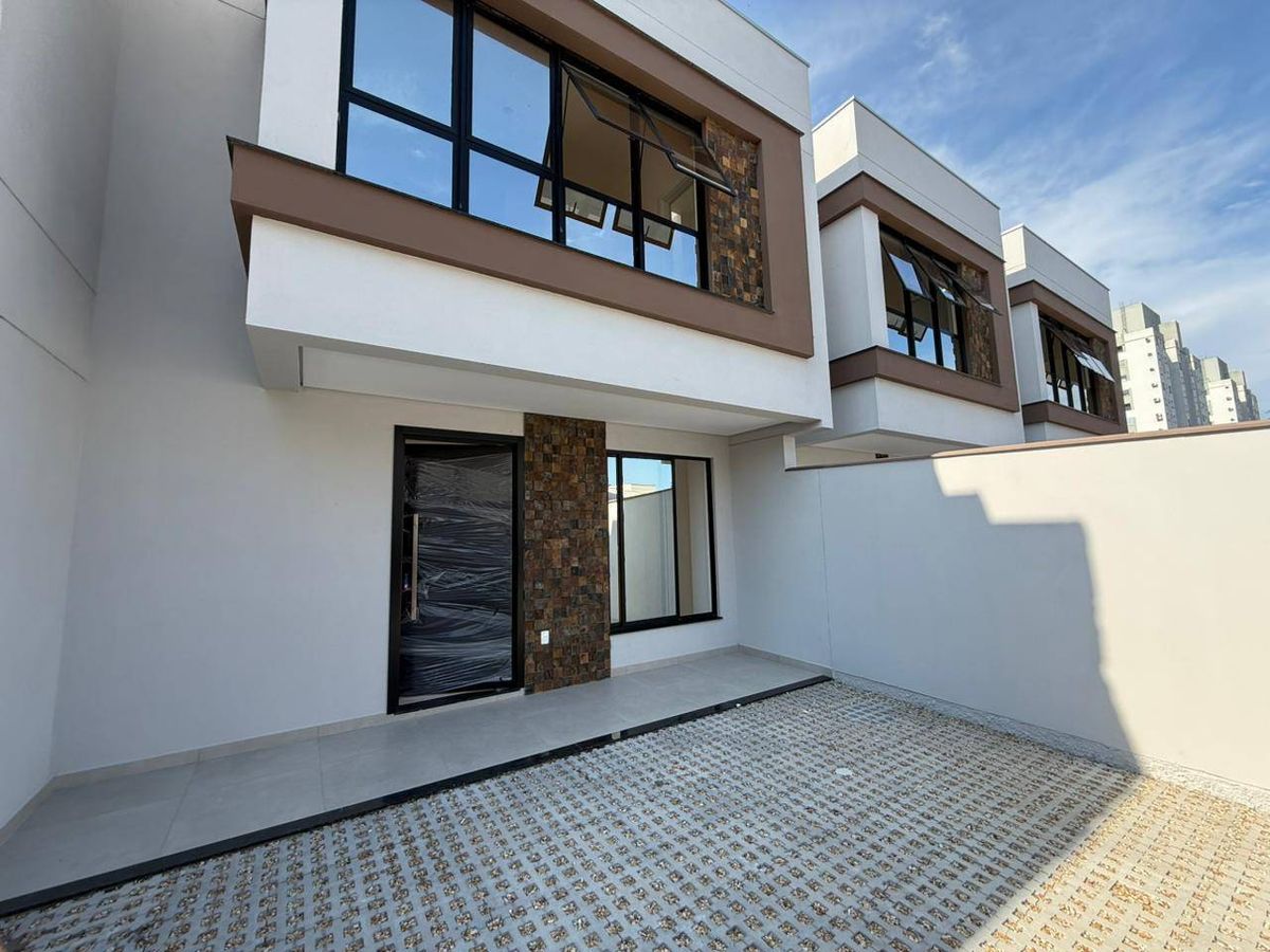 Sobrado Alto Padrão - 3 suítes - 95m² - Balneário Piçarras