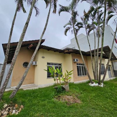 Oportunidade em Itajaí – Ampla Casa à Venda no Bairro Dom Bosco, Próximo à Univali!