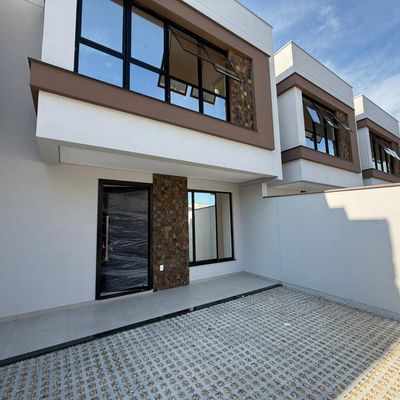 Sobrado Alto Padrão - 3 suítes - 95m² - Balneário Piçarras